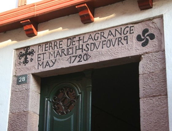 Linteau à Saint-Jean-Pied-de-Port