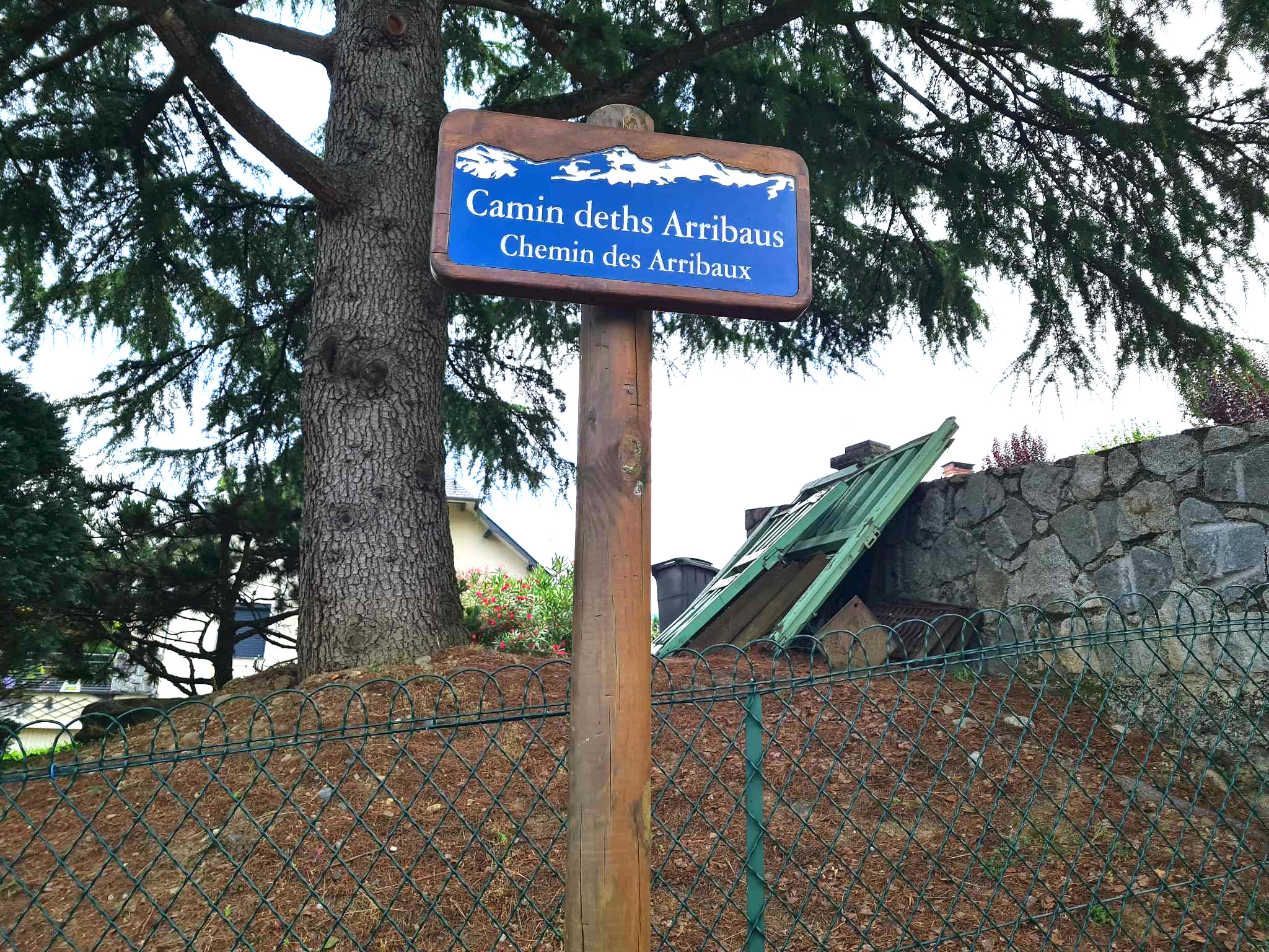 Ouzous - Camin deths Arribaus - panèu
