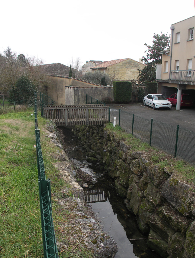 Castillon la Bataille - le Rieu vert à l'emplacement de "la Moulinasse"