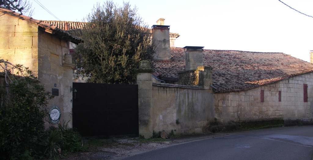 Vayres - au bout de l'avenue de Juncarret, en entrant dans Nioton